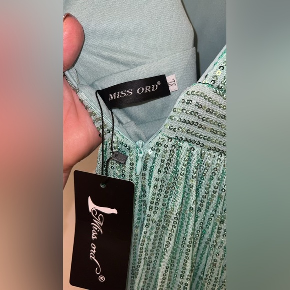 Teal sequin gown - Picture 4 of 4